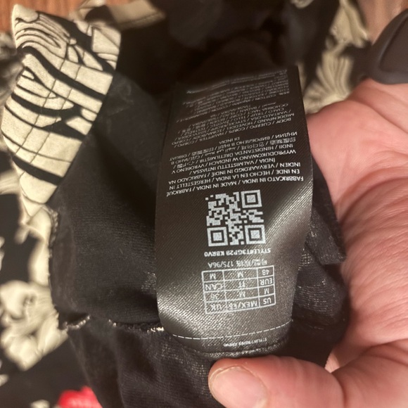 Guess black and cream lily Hawaii style polo size medium - Picture 4 of 4